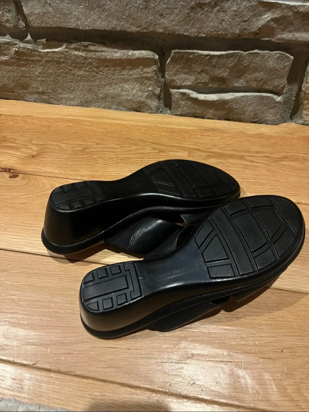 Natural Soul by Naturalizer Black Leather Wedge Sandals Size 10M